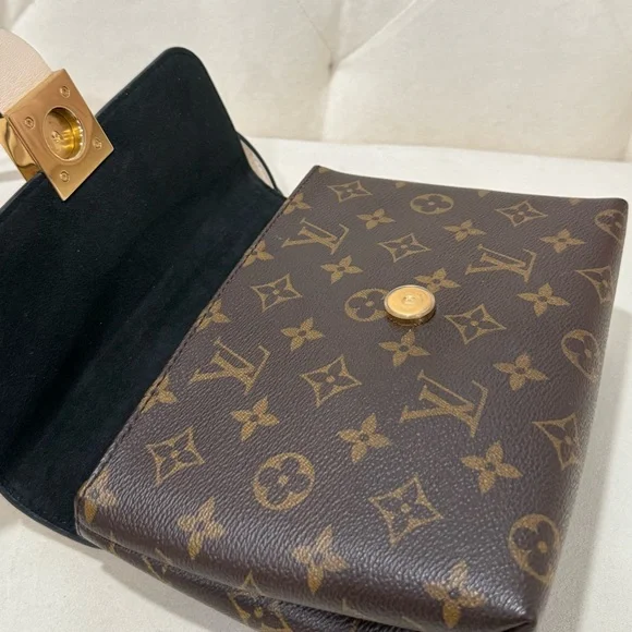 Louis Vuitton Cream and Brown Crossbody Bag - Picture 7 of 8